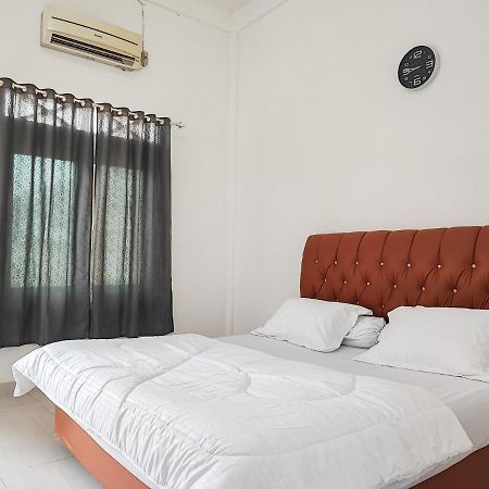 Adela Homestay Syariah Near Universitas Muhammadiyah Jambi Mitra Reddoorz Exterior foto
